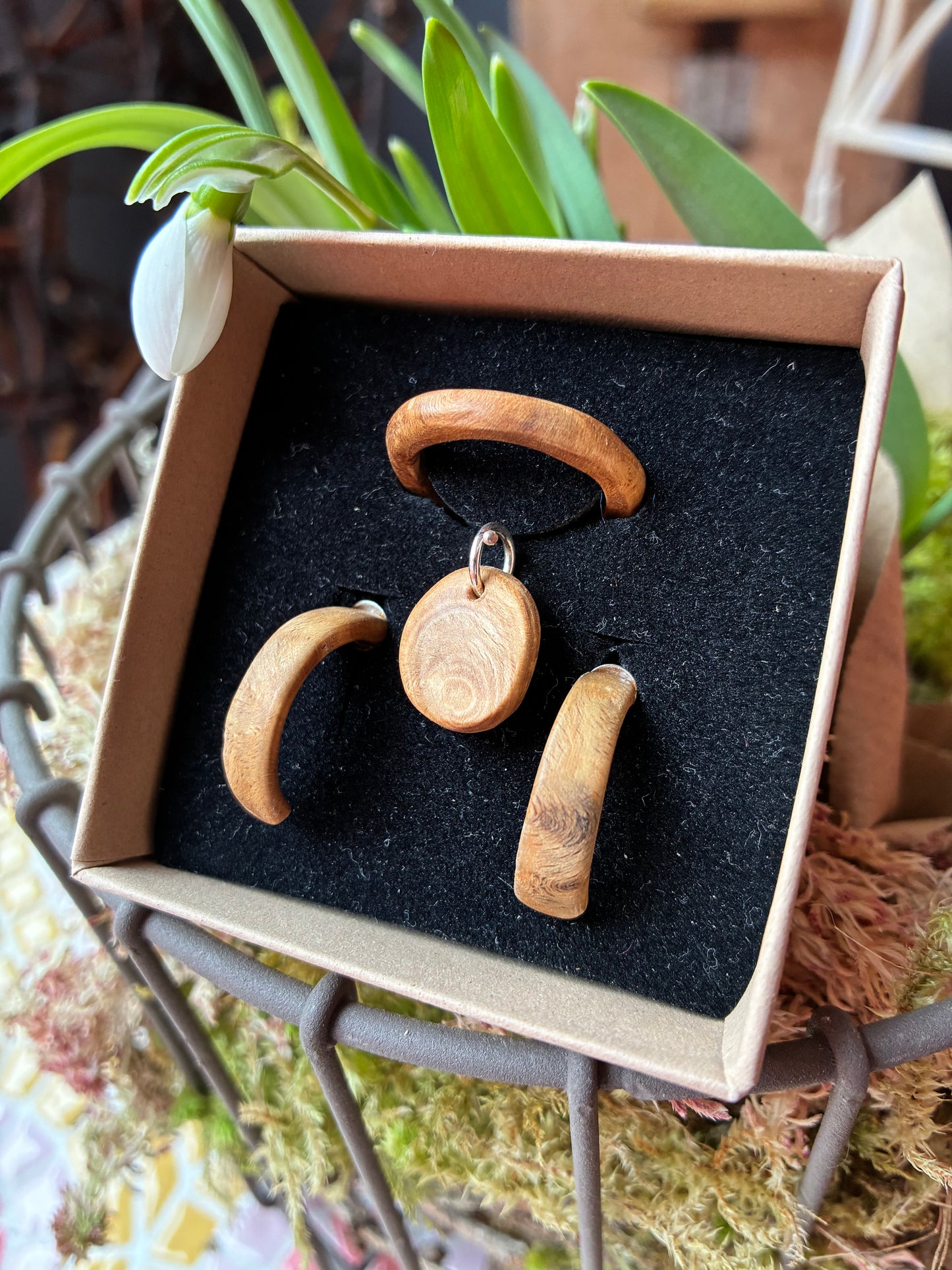 Set Silbercreolen mit Kettenanhänger und Ring